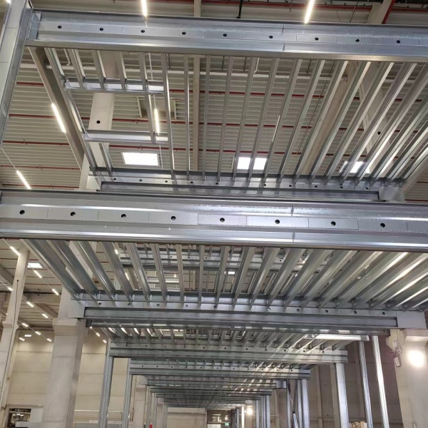 國外廠房鋼結構隔層用十字架管——喜有沃不銹鋼異型管