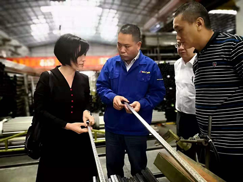 佛山不銹鋼裝飾管廠客戶在車間 佛山不銹鋼裝飾管廠客戶在車間