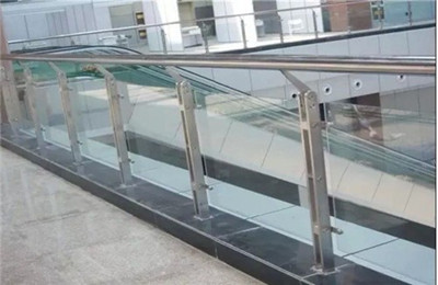 商場不銹鋼護欄立柱