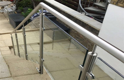 夾玻璃不銹鋼護欄立柱