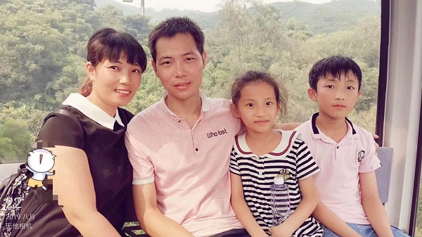 喜有沃廣東茂名經銷商陳祝強陳總與家人合影 喜有沃廣東茂名經銷商陳祝強陳總與家人合影