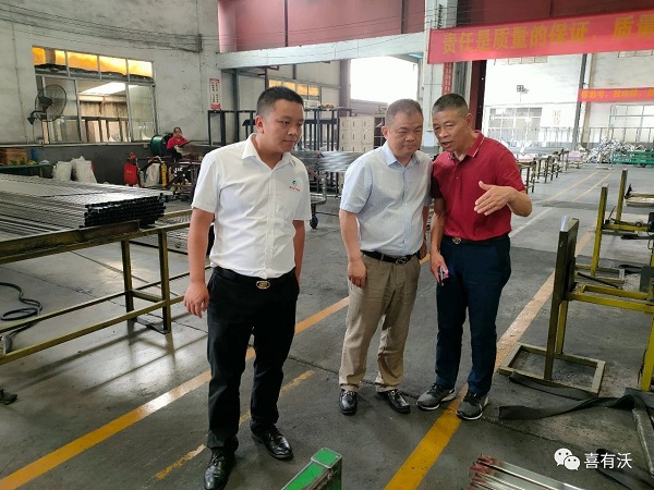 廣西牛商會會長薛曉敏先生蒞臨喜有沃不銹鋼 廣西牛商會會長薛曉敏先生蒞臨喜有沃不銹鋼