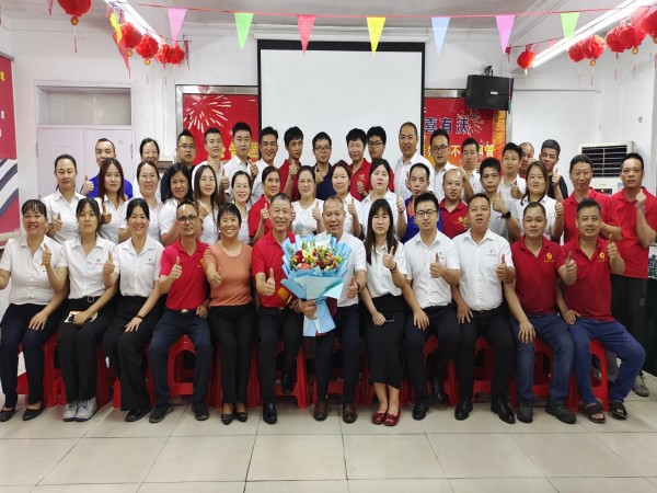 和梁校長合影留念 和梁校長合影留念